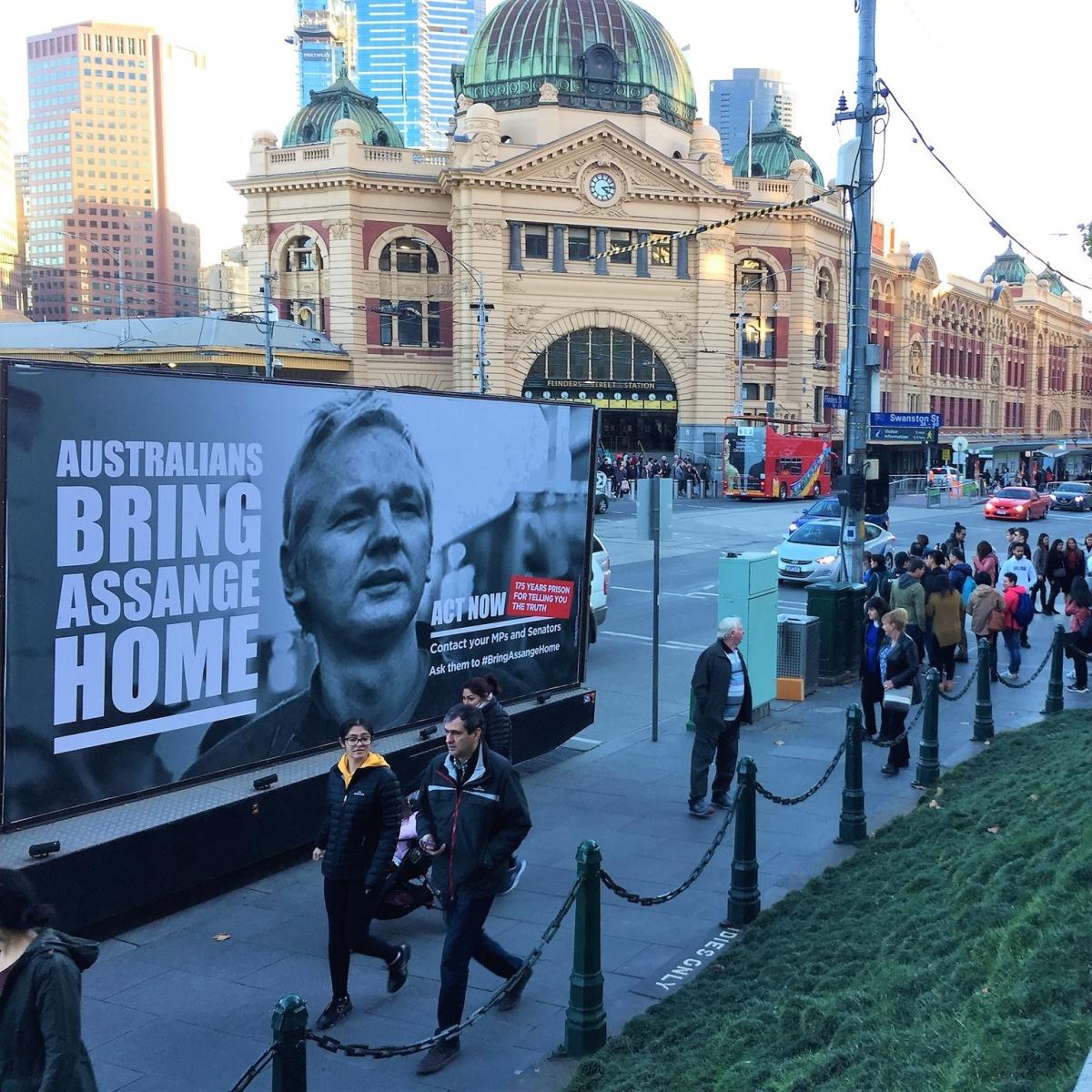 Traditional Mobile Billboard - Melbourne, VIC Image #2